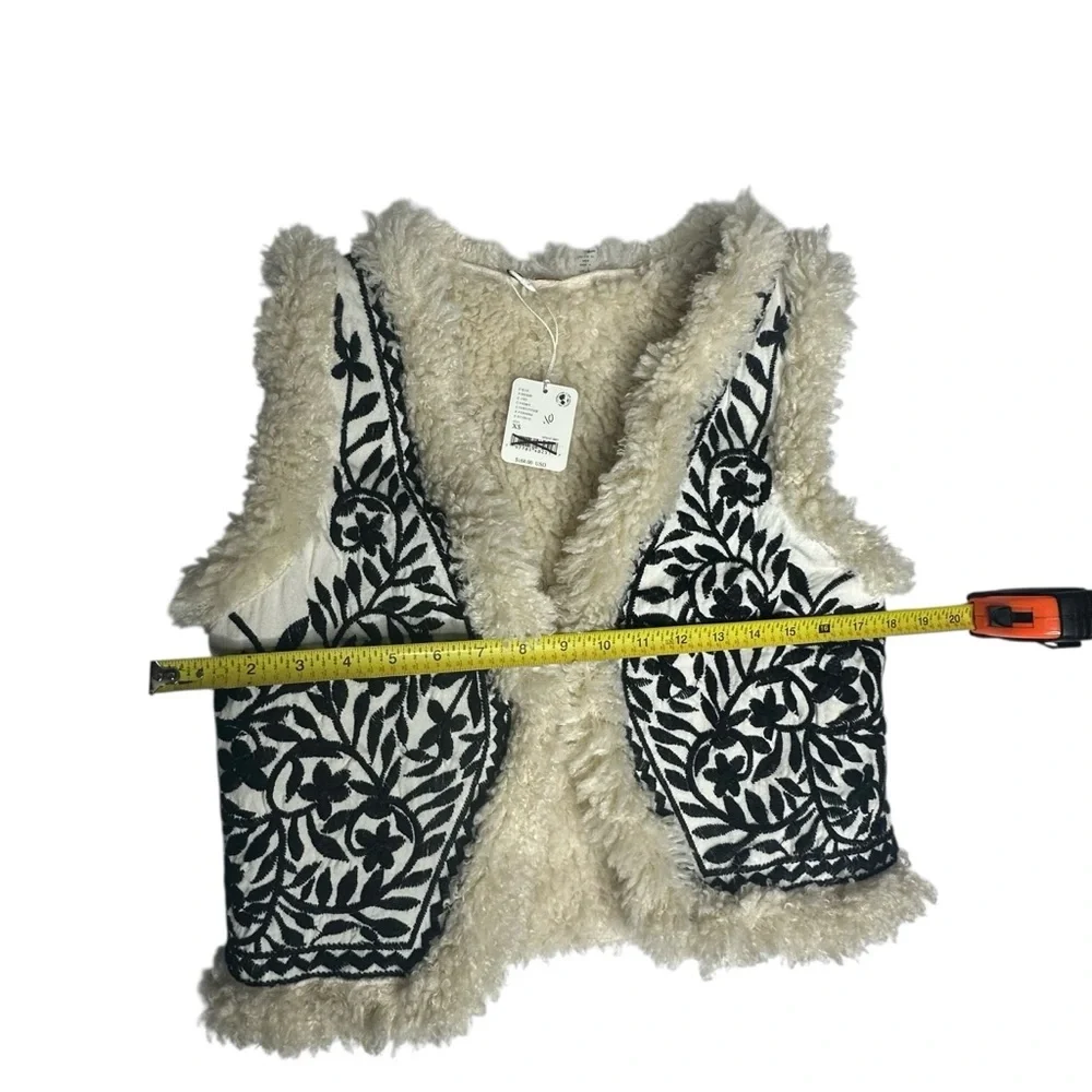 NWT FP One Noelle Sherpa Vest in ivory/black xs